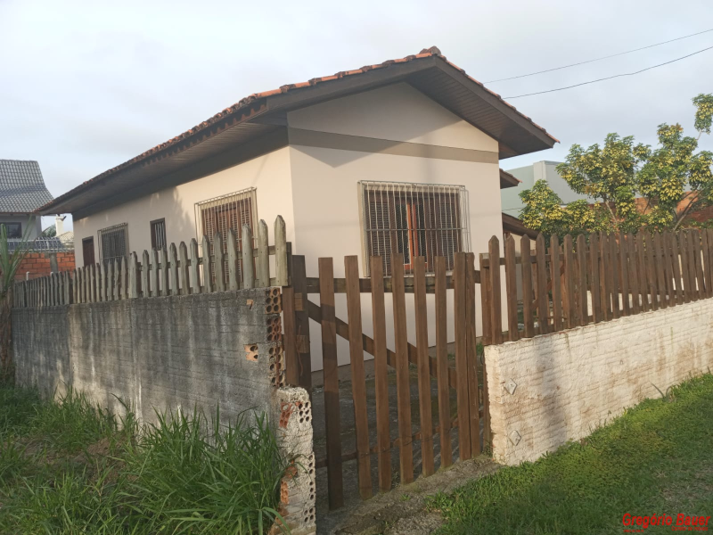 CASA EM ARARANGUÁ/SC
