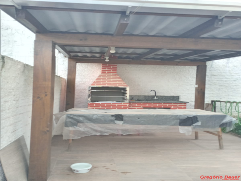 CASA EM ARARANGUÁ/SC