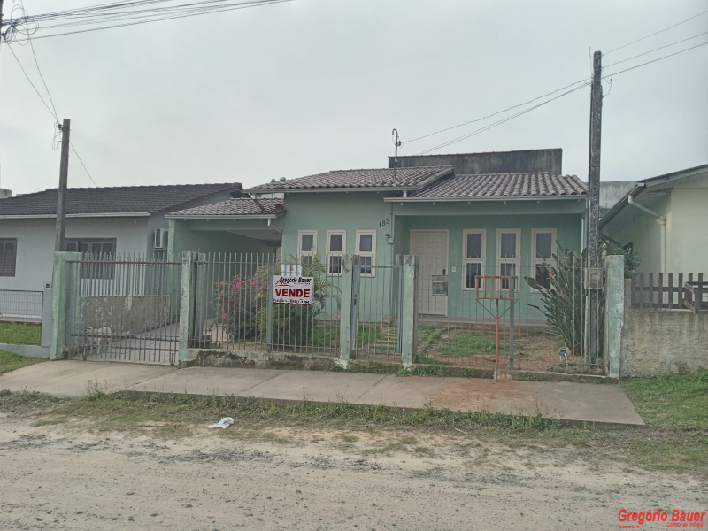 CASA EM ARARANGUÁ/SC