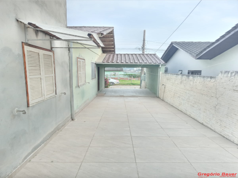 CASA EM ARARANGUÁ/SC