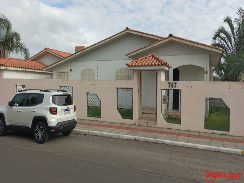 CASA EM ARARANGUÁ/SC