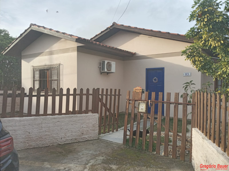 CASA EM ARARANGUÁ/SC